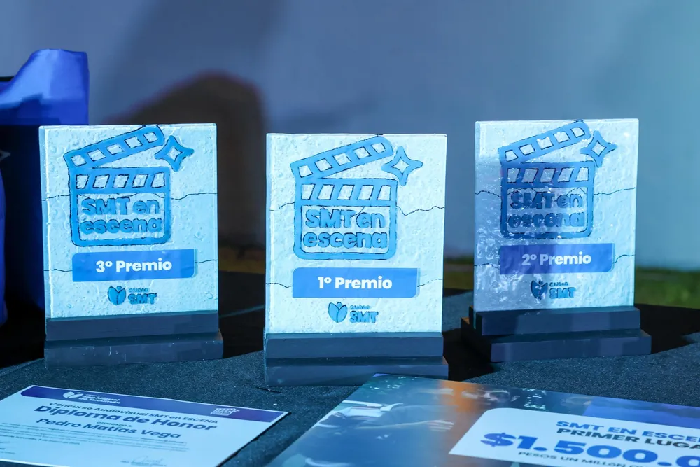 2025 entrega de premios SMT en escena (3)