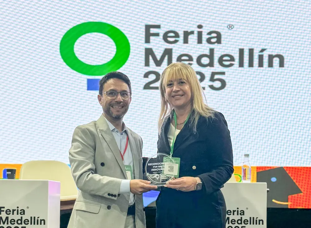 2025-04 intendenta Chahla en Feria Smart Cities Medellín 1