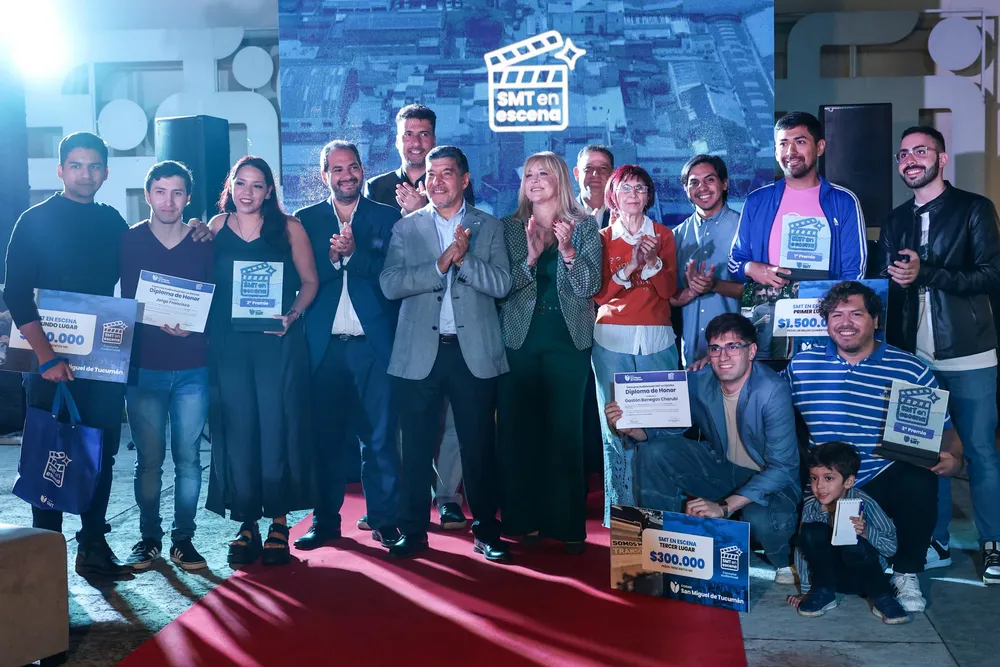 2025 entrega de premios SMT en escena (1)