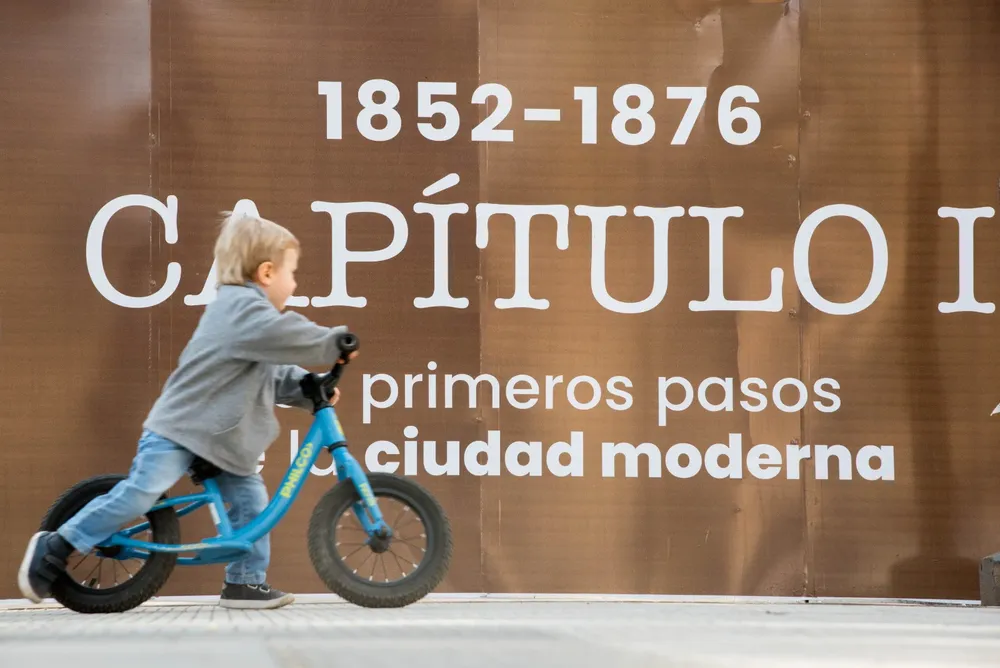 2026 muestra línea del tiempo Plaza Urquiza Museos (4)