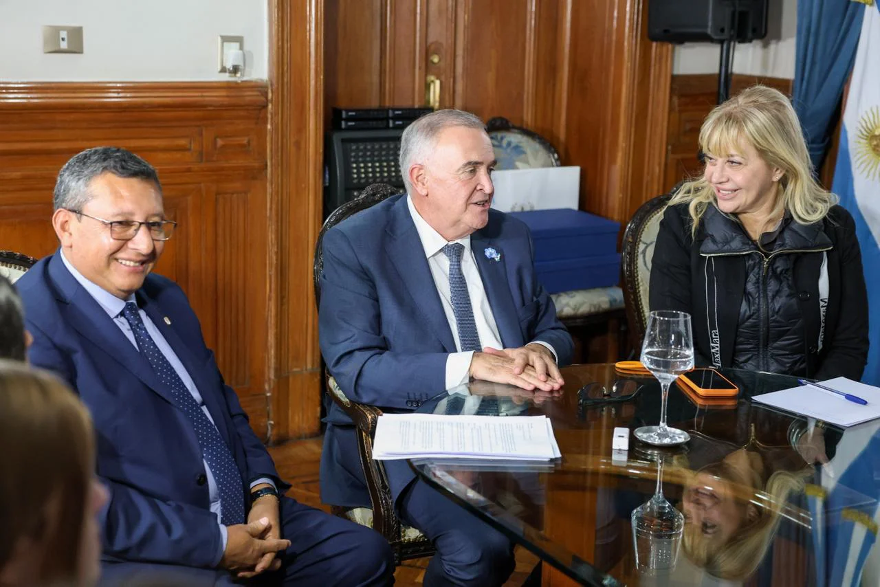 ReunionCasaGobierno003