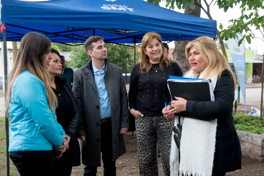2025 tráiler de salud de la mujer plaza Lola Mora (2)