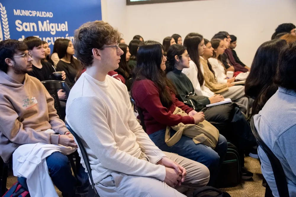 Prácticas de alumnos de Medicina en los CAC municipales