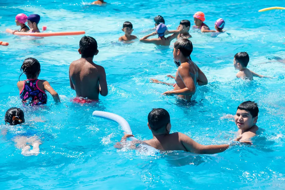 2025 bus turístico con chicos barrio el Sifón 3