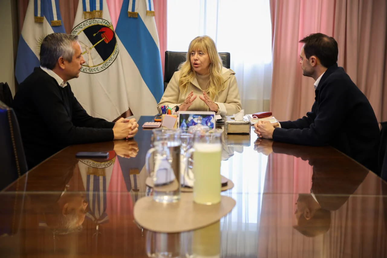 Rossana Chahla recibió a directivos de Carrefour (2)