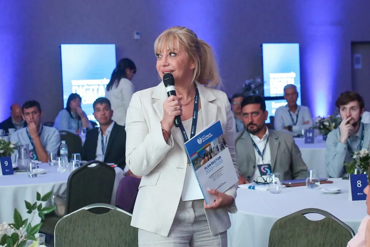 Charla Macro HotelWhatsApp Image 2024-03-20 at 13.36.15