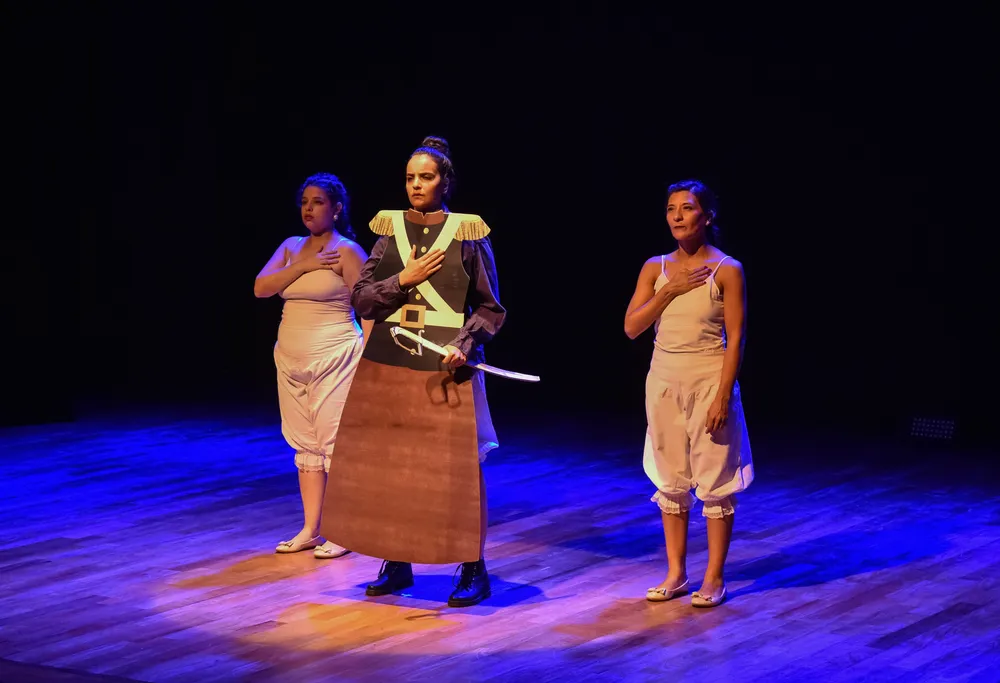 2026 estafadas por la historia teatro para ilustrar