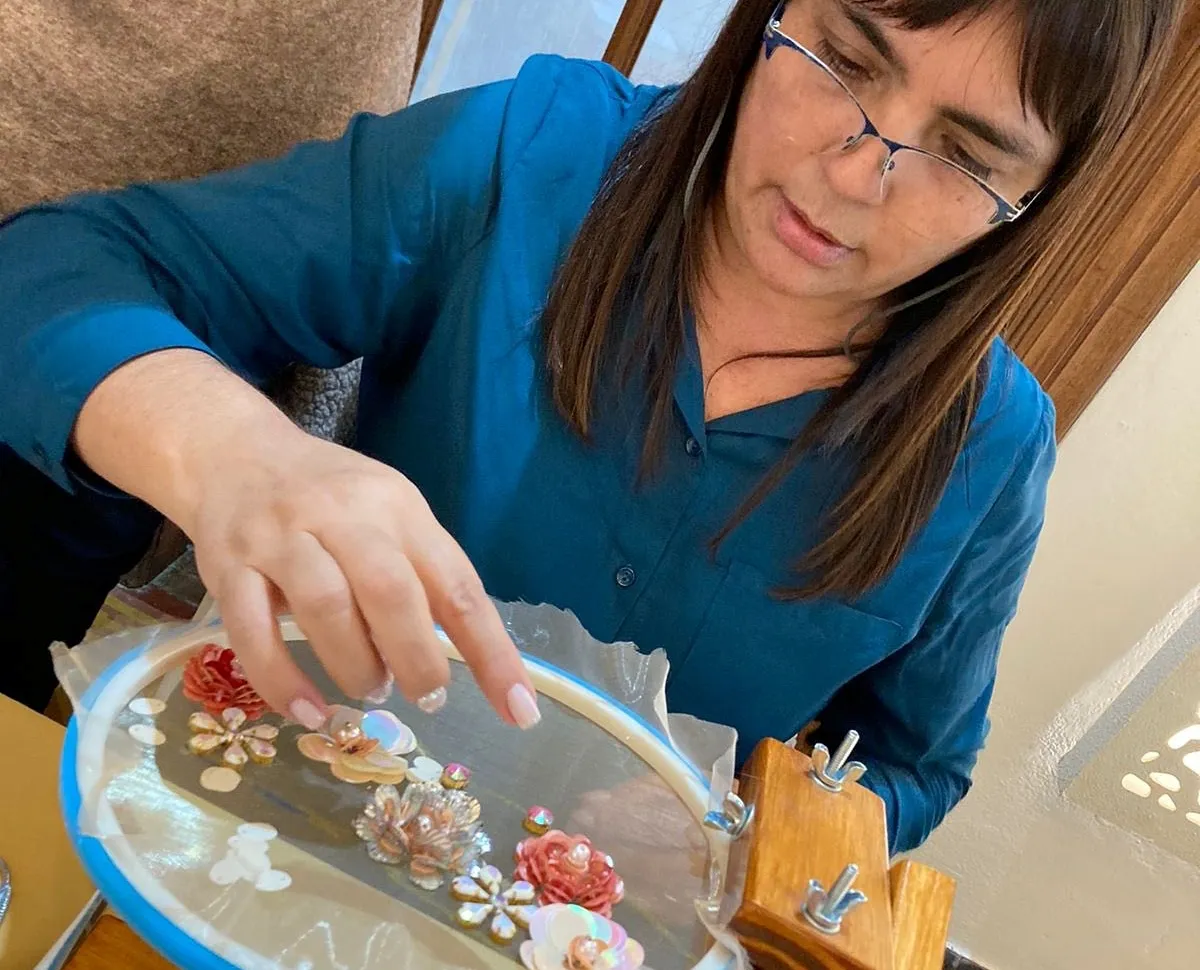 taller bordado en pedrería alta costura 9