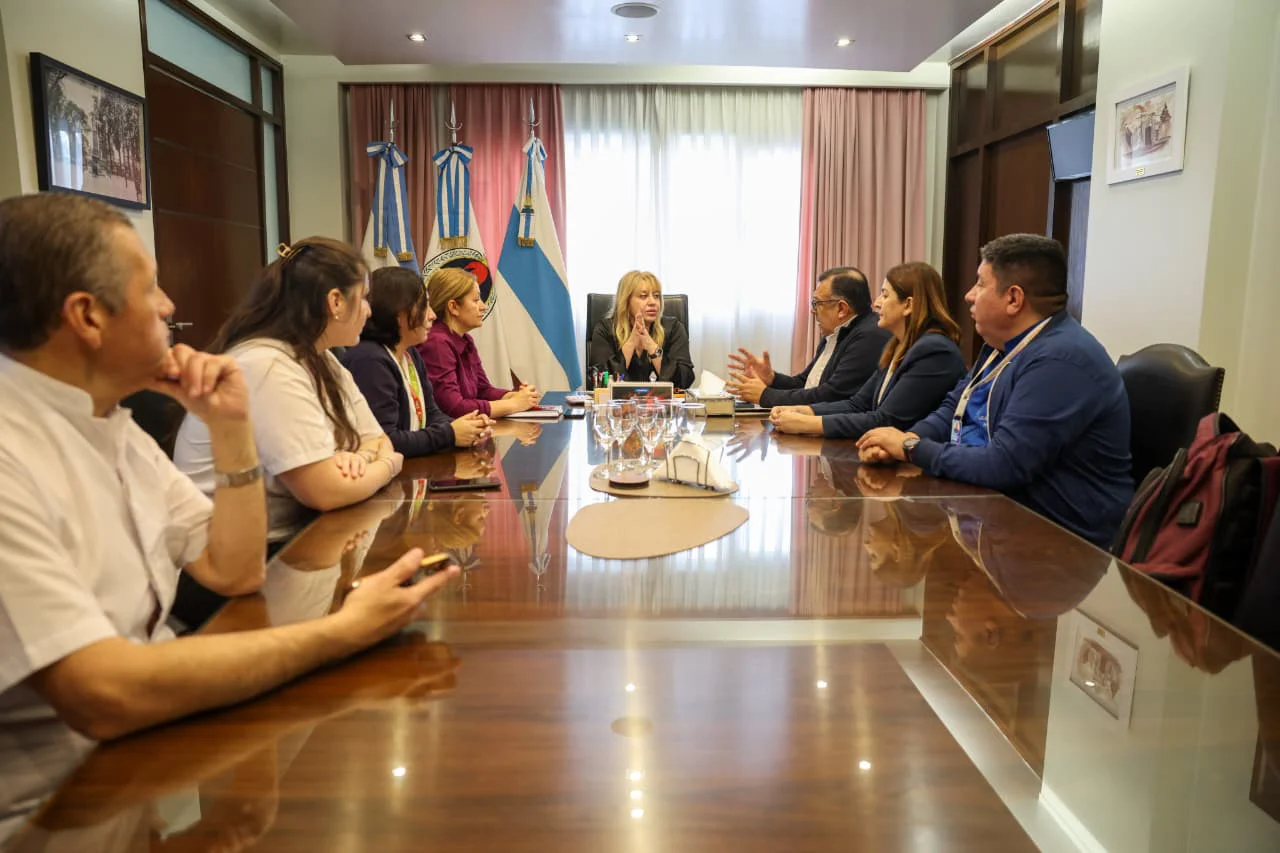 2026 reunión Congreso nacional de enfermeria en cuidados criticos (2)