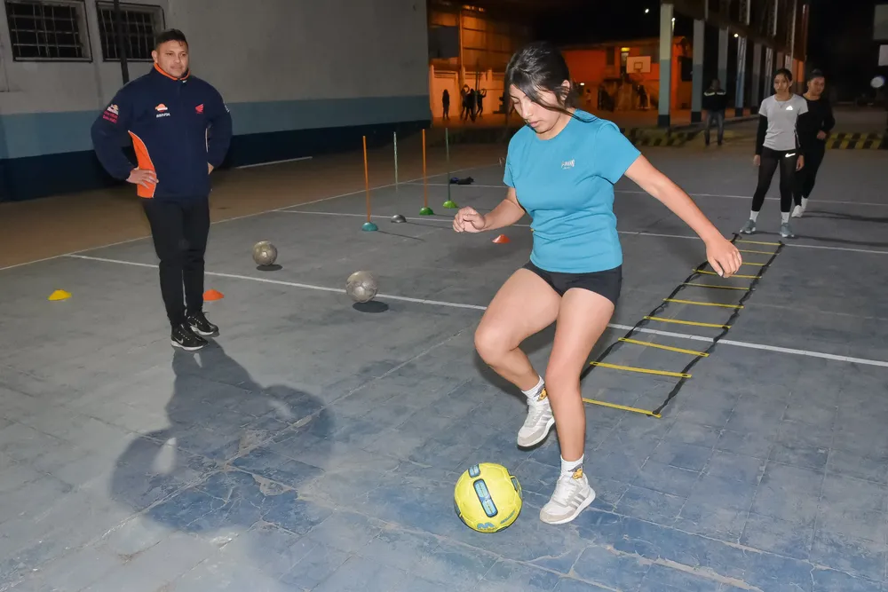 escuela de futbol femenino 1