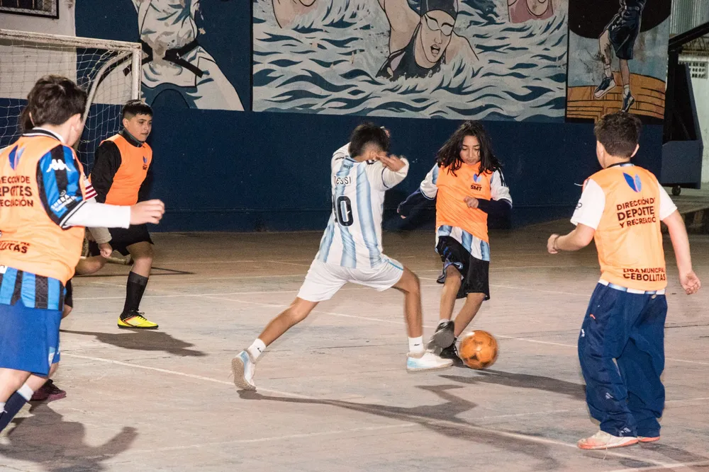 2026 entrega kits escuela de fútbol formativo (1)