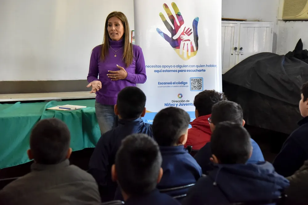 charla redes sociales niñez y juventud 2