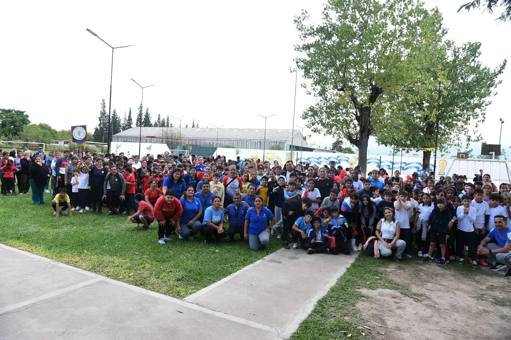 2025-04-15 día actividad física complejo barrio diza deportes (3)