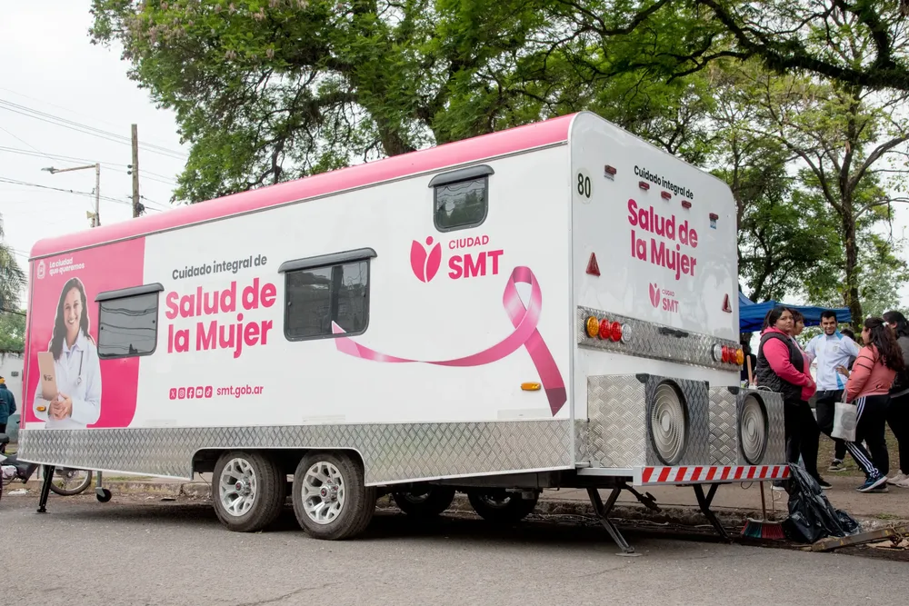 2025 tráiler de salud de la mujer plaza Lola Mora (3)