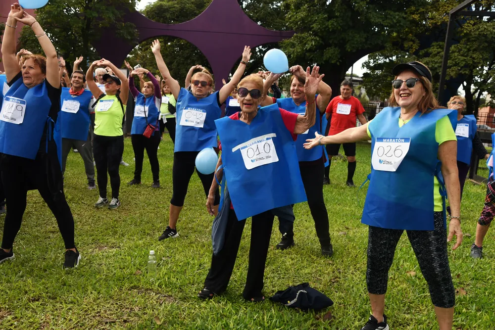 2025 para ilustrar actividad física adulto mayor (2)