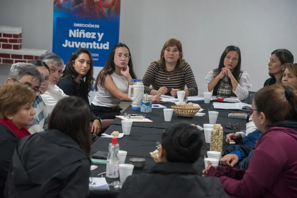 Niñez y juventud. Mesa de diálogo sobre infancias portada