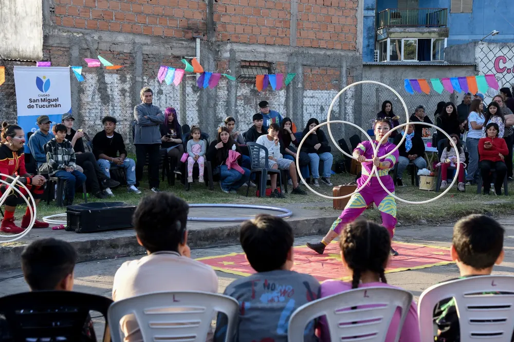 2025 teatro en los barrios circo (2)
