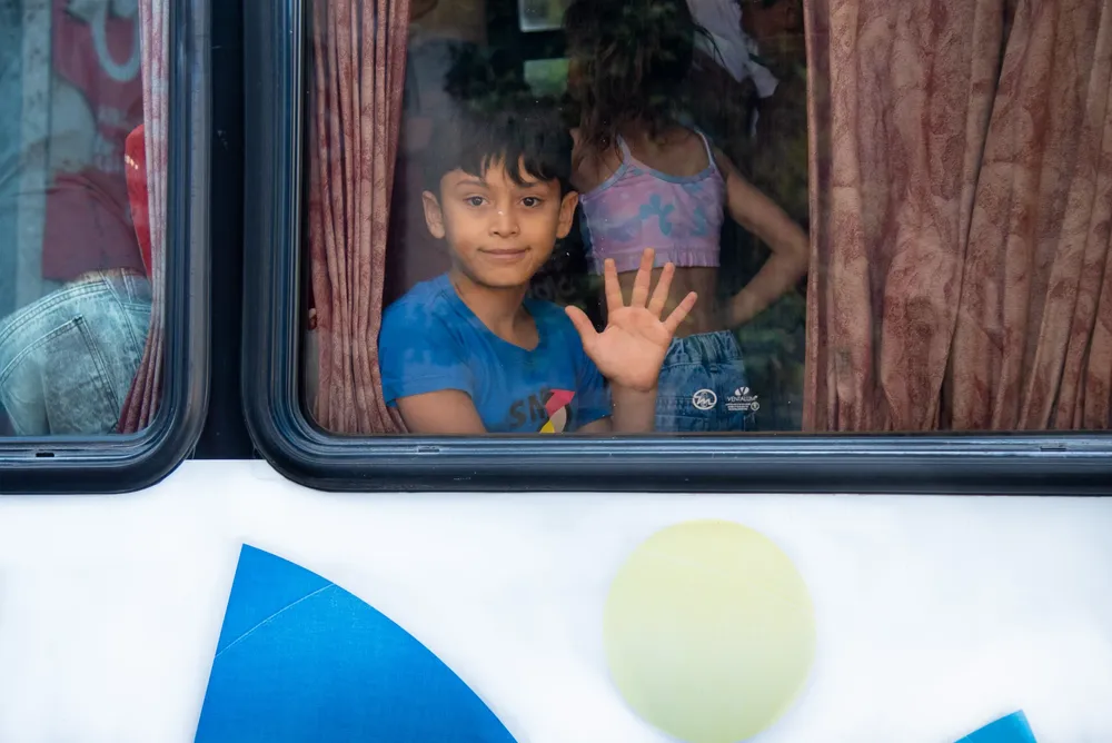 2025 bus turístico con chicos barrio el Sifón 2