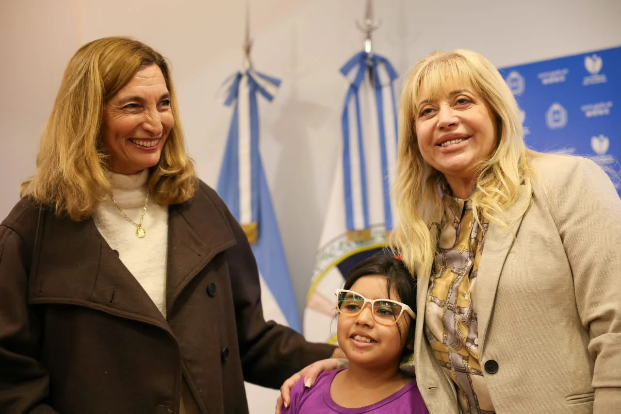 2026 entrega anteojos con Casa Ronald McDonald (3)