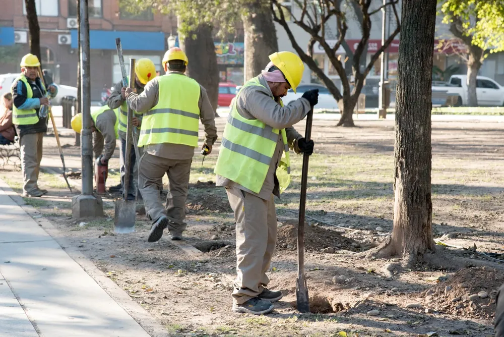 Inicio del cercado perimetral de Plaza Urquiza para avanzar con la jerarquización (4)