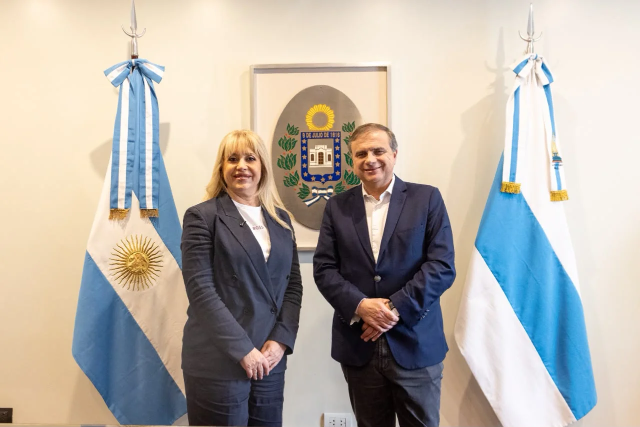 Reunión encabezada por Rossana Chahla y el diputado Juan Brugge junto al gabinete municipal