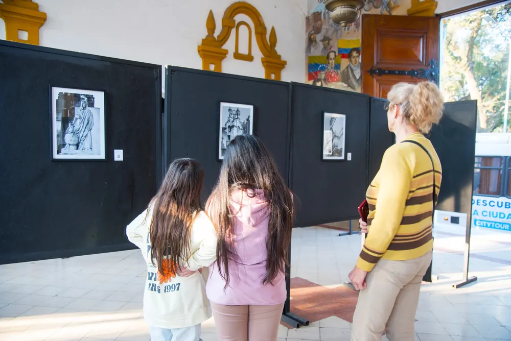 2026 muestra de fotografía cementerio del oeste