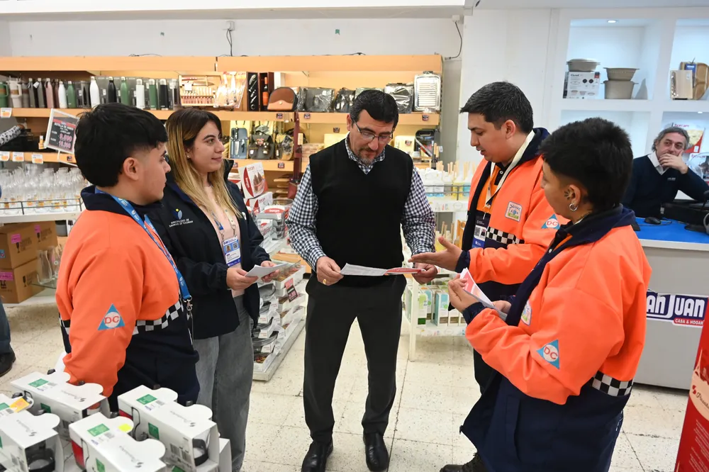 operativo comerciantes peatonal muñecas
