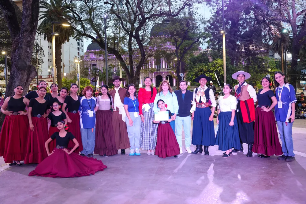2025 muestra de baile plaza independencia (1)
