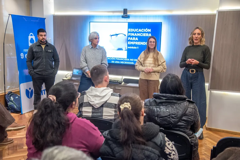 Capacitación en educación financiera para feriantes del Parque 9 de Julio