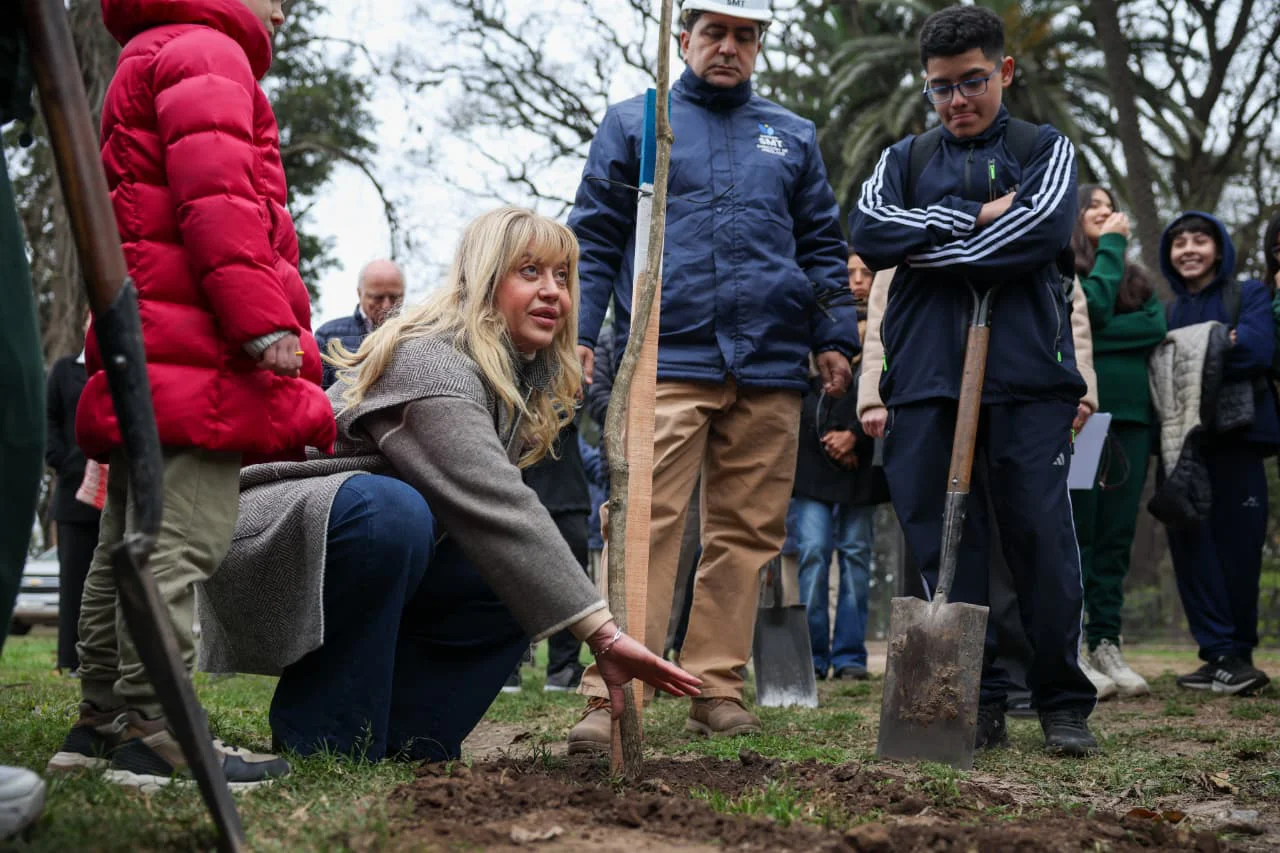 Jornada de forestación encabezada por Chahla en el Parque Guillermina