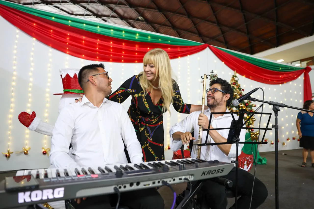 2025 brindis de fin de año (3)