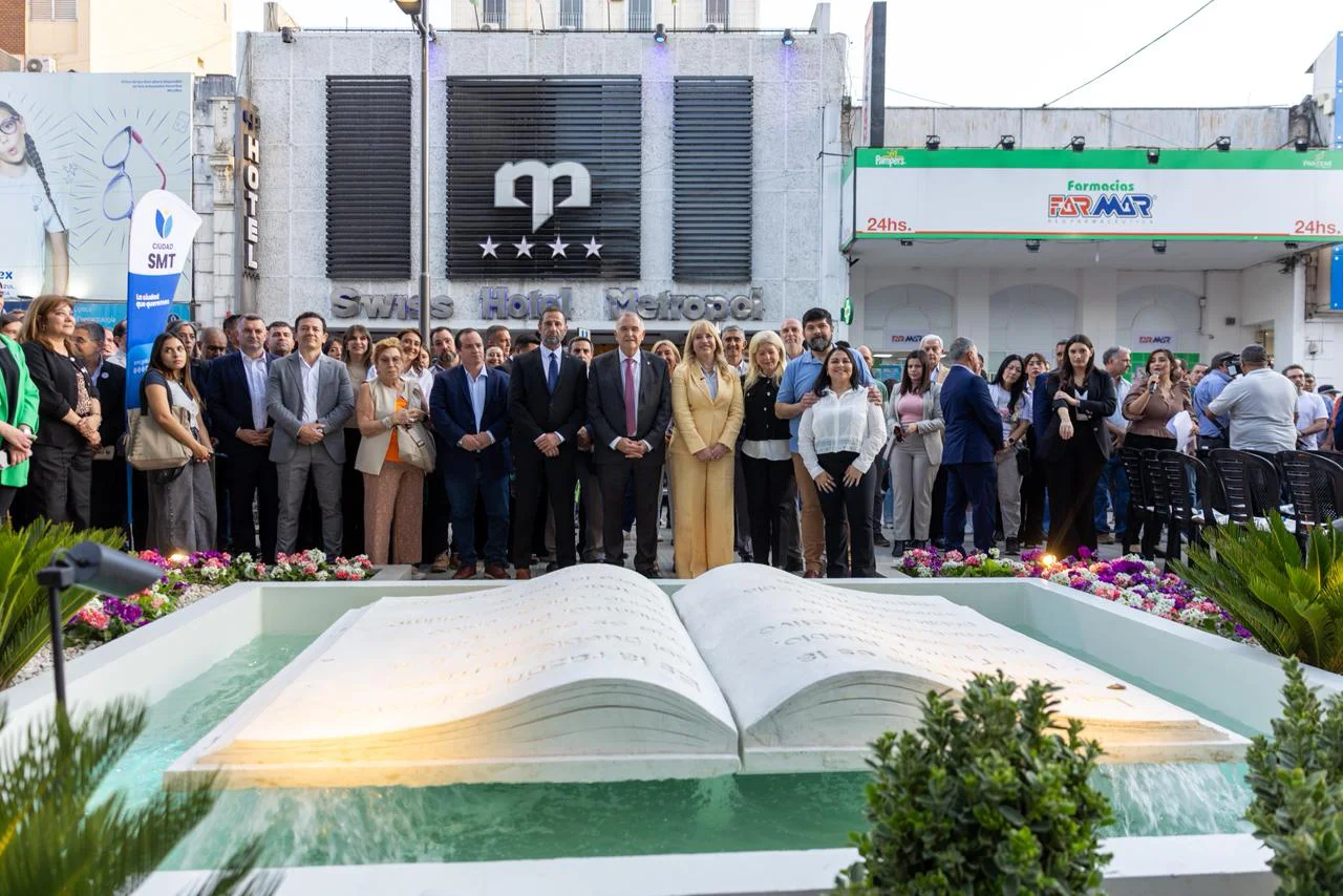 Chahla en la inauguración del Paseo Alberdi IA