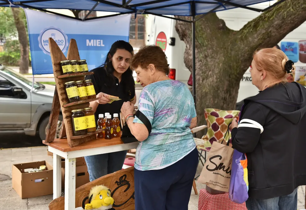 2025 mercado en tu barrio miel