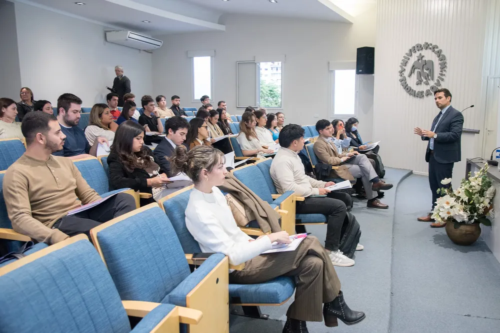 Clase inicial de la Escuela de Liderazgo y Comunicación Política (3)