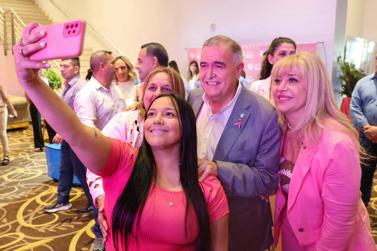 2025 octubre rosa merienda con 600 mujeres (4)