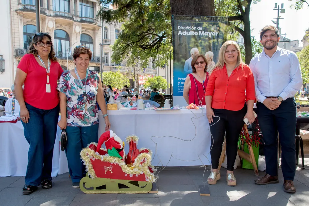 muestra adulto mayor taller arte y manualidades plaza independencia 7