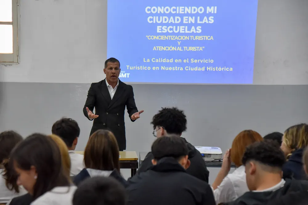 charla turismo escuela gabriela mistral 6