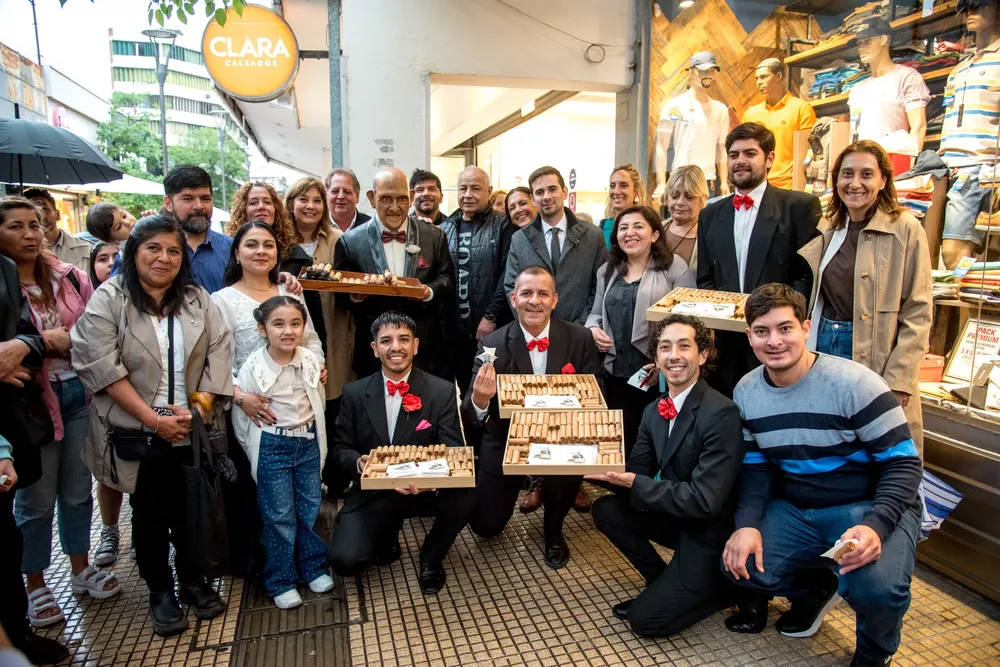 2025 homenaje a Don Rojas vendedor de cubanitos (1)