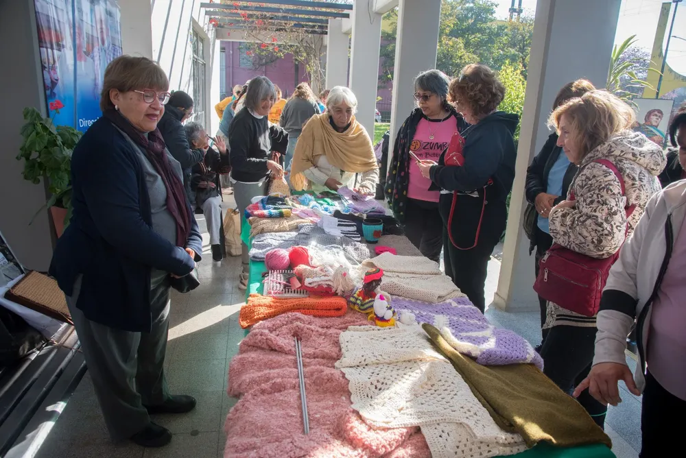 Exposición del taller de Tejido de la Dirección de Adulto Mayor (3)