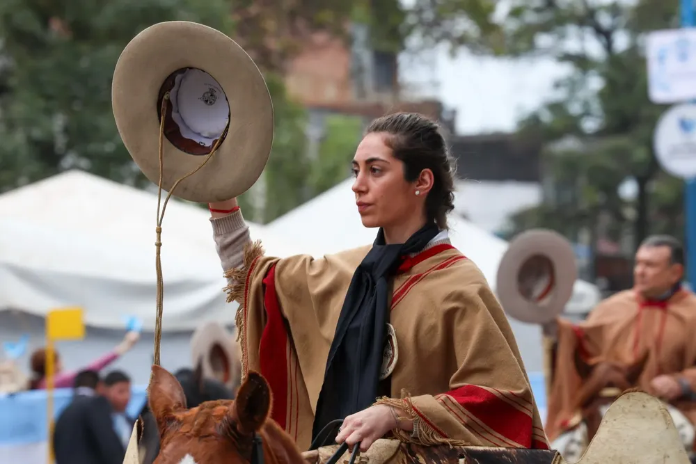 2025 desfile gaucho 9 de julio poncho