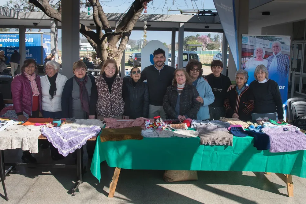 Exposición del taller de Tejido de la Dirección de Adulto Mayor (4)
