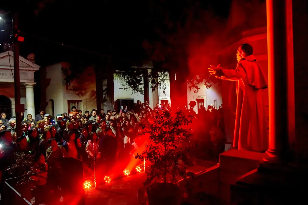 2025 cementerio del oeste bus nocturno