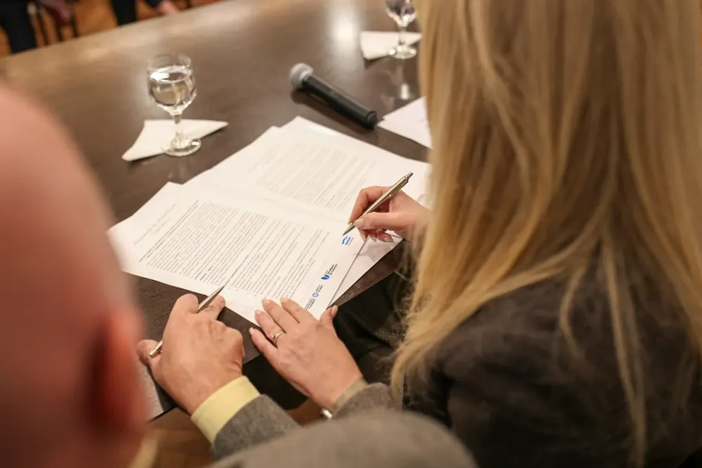 9824e1dc-5ae0-4c4e-84e6-a449bd171995