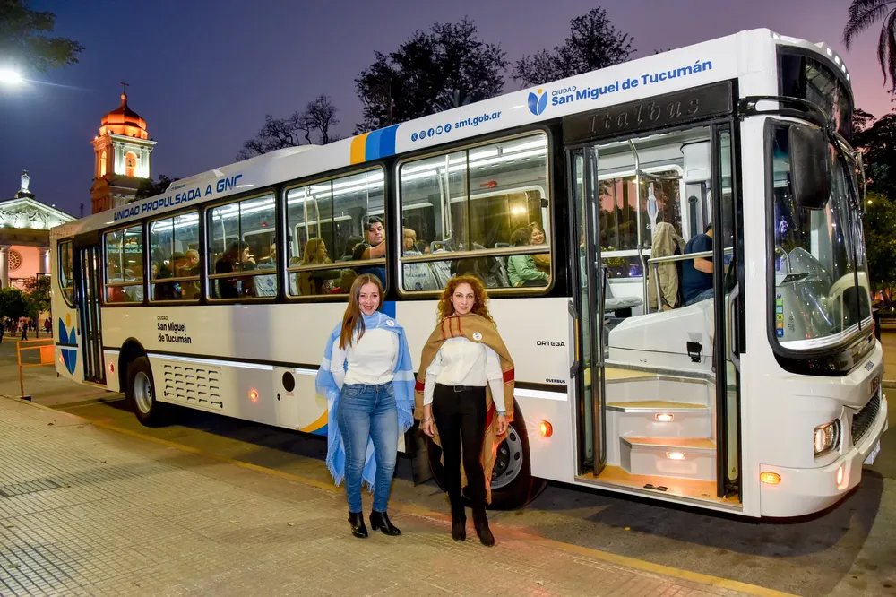 segunda edición bus turístico nocturno 18 de julio 4