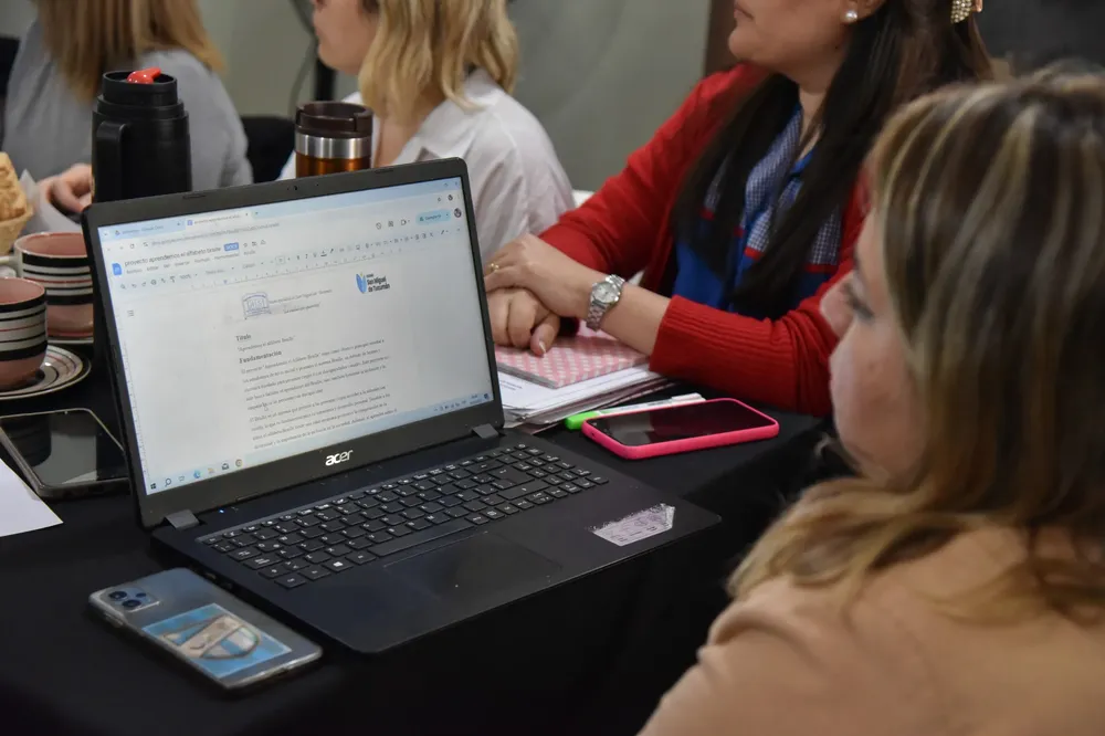 Reunión educación con docentes de apoyo (2)