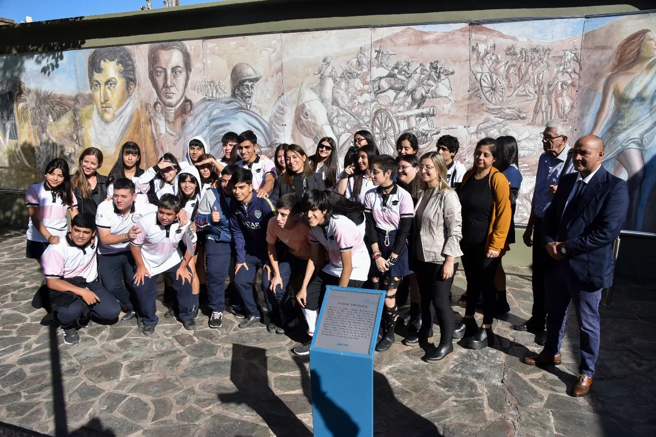 Bus Turístico con alumnos de escuelas municipalesWhatsApp Image 2024-04-19 at 12.59.12 (1)