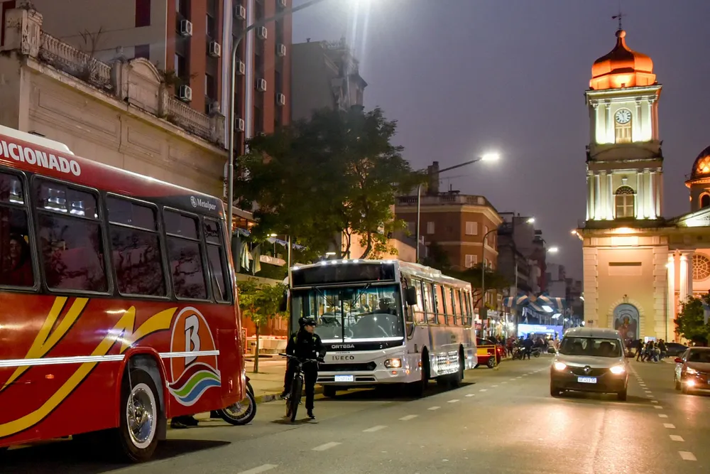 segunda edición bus turístico nocturno 18 de julio 2