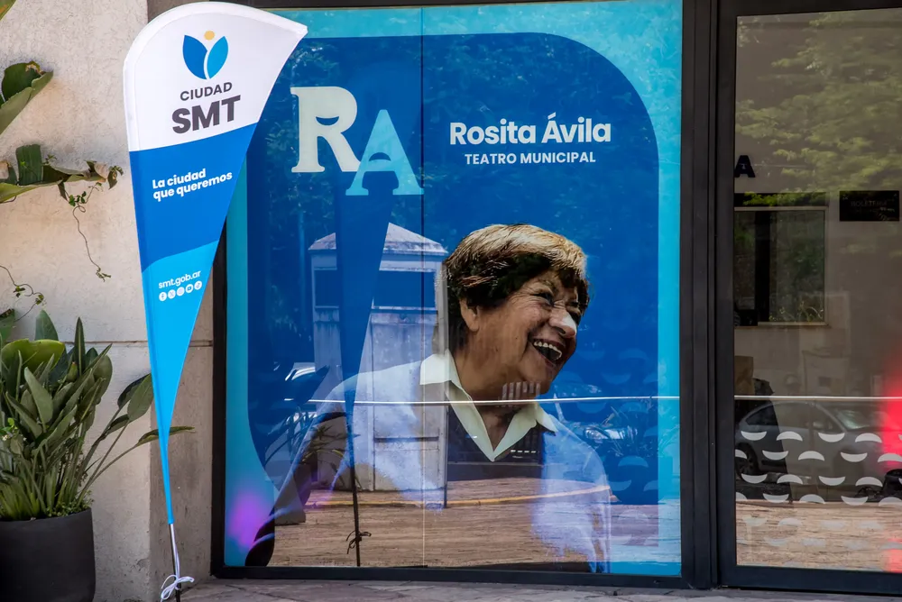 2025 noviembre fachada teatro municipal rosita ávila (4)