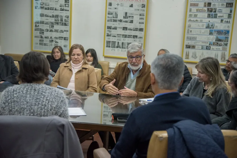 Reunión del equipo de reforma del CPU con expertos de la UNT