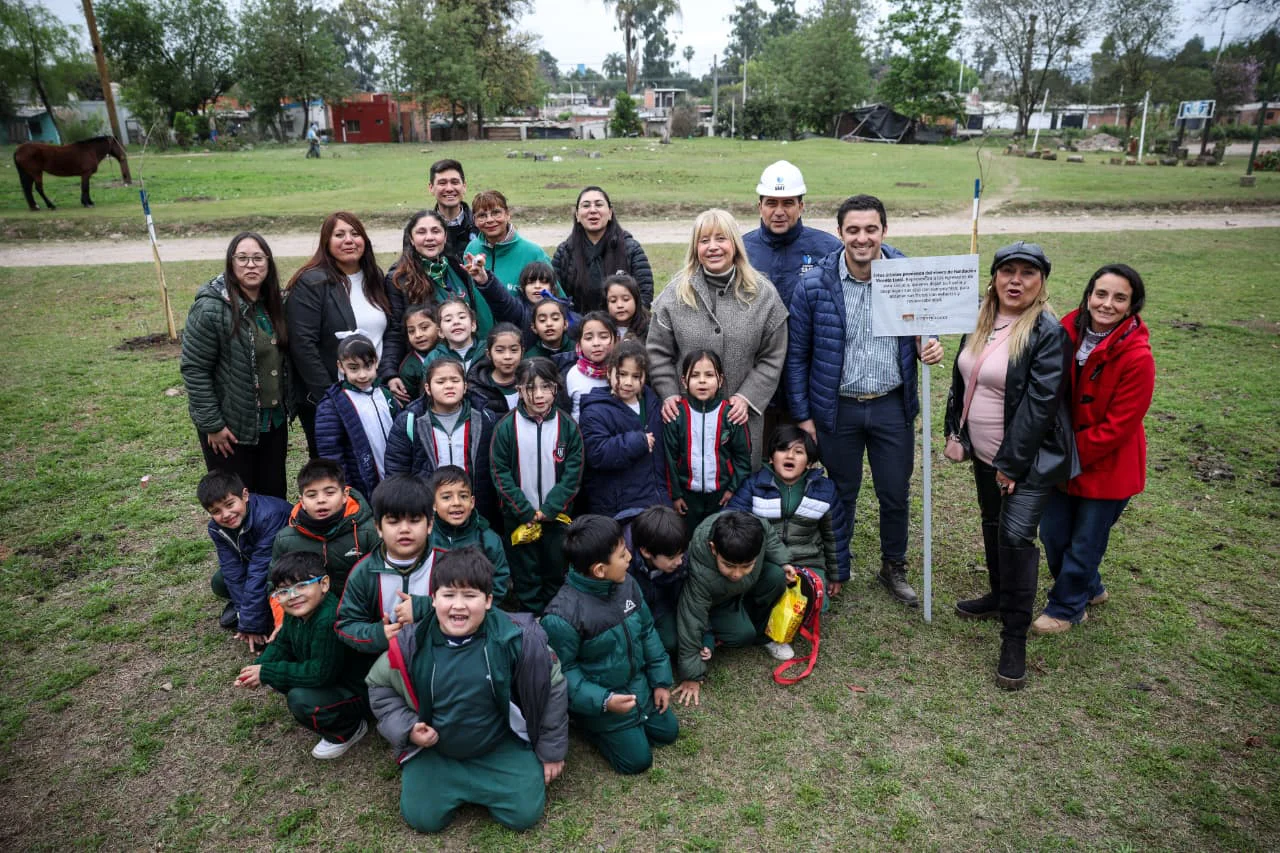Jornada de forestación encabezada por Chahla en el Parque Guillermina (2)